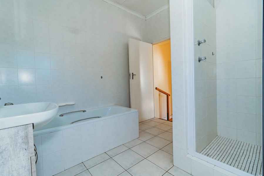 4 Bedroom Property for Sale in Heatherlands Western Cape